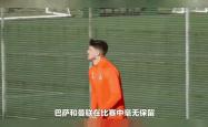 包含巴萨遭遇争议红牌，曼联乘势反超比分完成逆转的词条