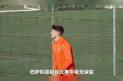 包含巴萨遭遇争议红牌，曼联乘势反超比分完成逆转的词条